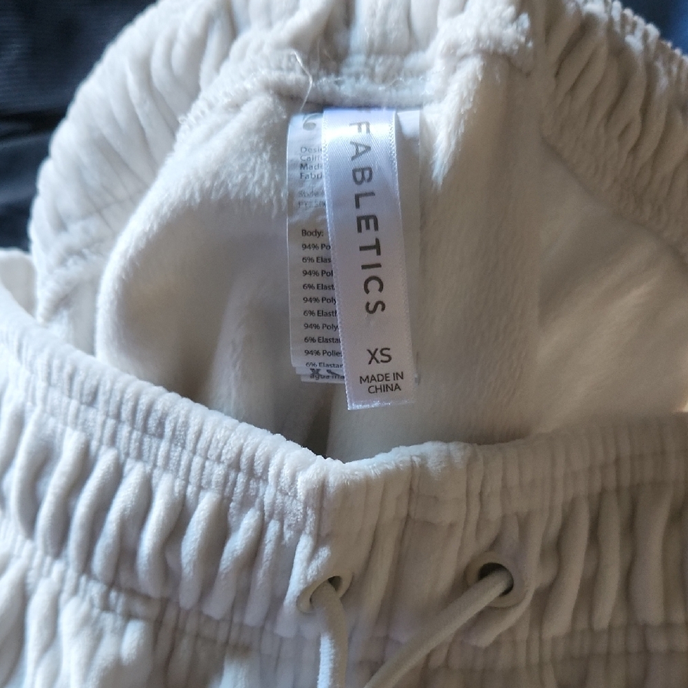 Fabletics Cream Joggers XS